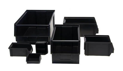 zwarte ESD-magazijnbakjes in verschillende groottes, voor veilige opslag van elektrostatisch gevoelige componenten en onderdelen. Bacs de stockage ESD noirs de différentes tailles, pour un stockage en toute sécurité des composants et pièces sensibles aux décharges électrostatiques.