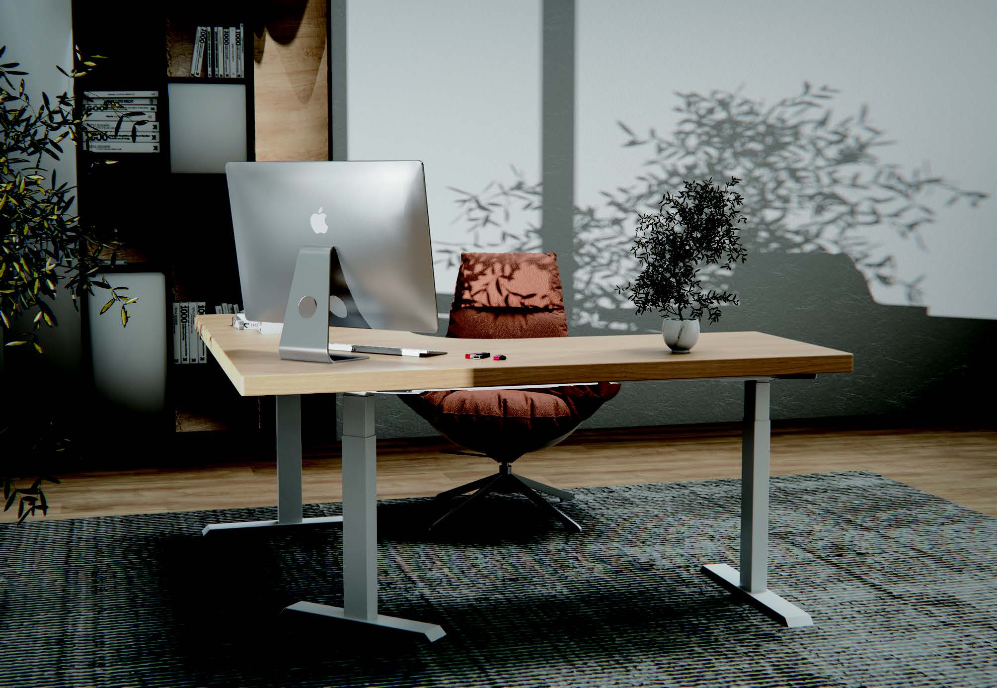 Elektrisch in hoogte verstelbaar bureau met naturel houten blad en wit frame, met pc en accessoires in een modern ingericht kantoor met oranje fauteuil op de achtergrond