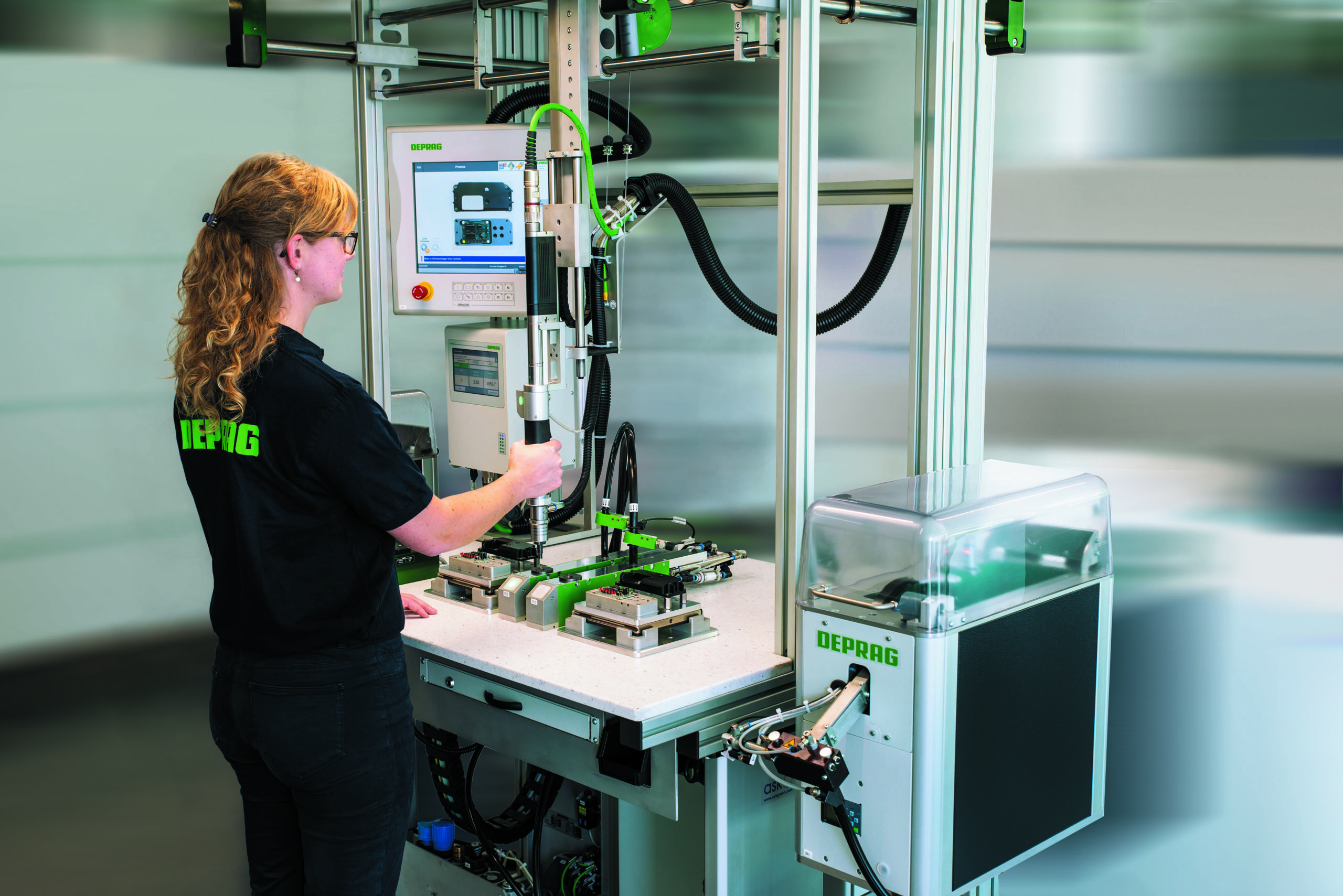 Deprag manueel werkstation A3 voor ergonomische en efficiënte handmatige assemblage — AWP / Deprag poste de travail manuel A3 pour assemblage manuel ergonomique et efficace — AWP