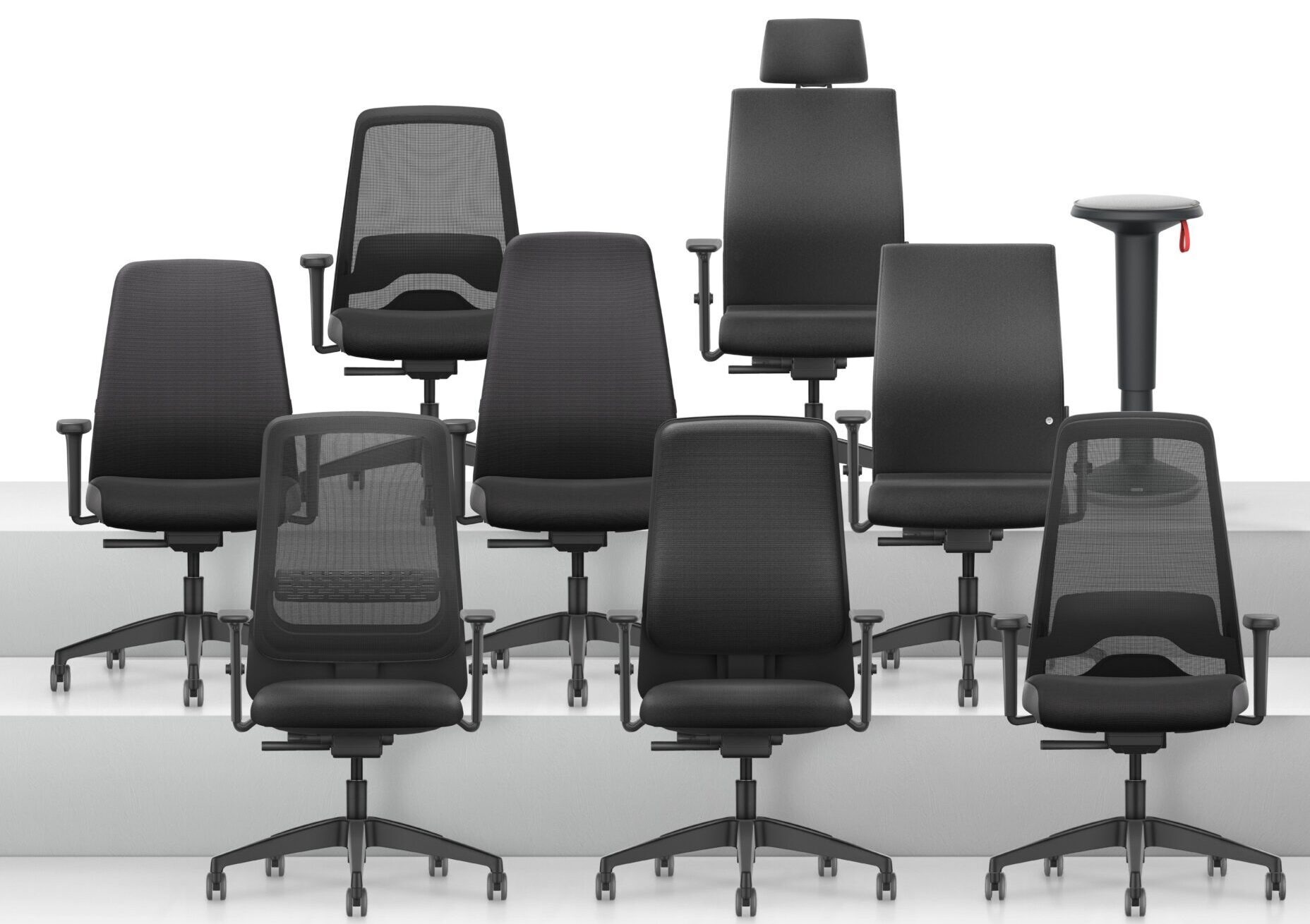 Verschillende modellen zwarte kantoorstoelen, varianten met mesh, gestoffeerde rug en één met hoofdsteun.