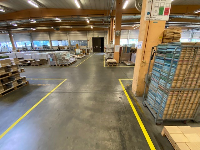 Vernieuwde vloerbelijning bij Brepols voor een duidelijke afbakening van zones op de werkvloer